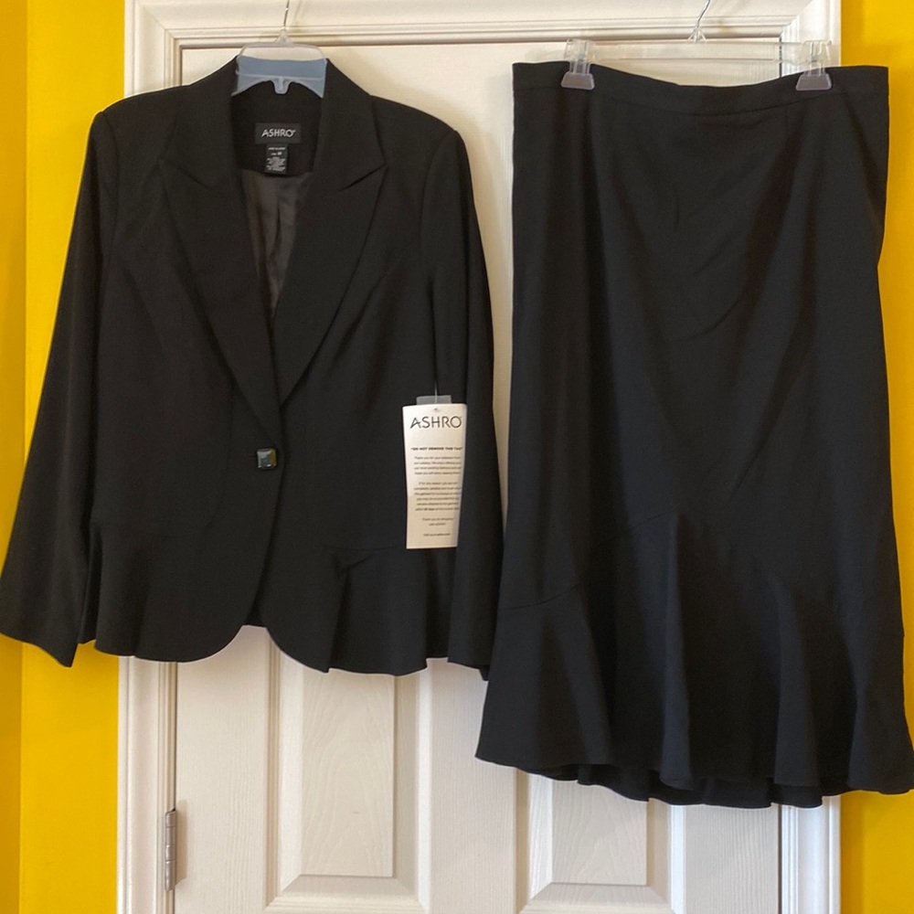 Woman’s  new three piece suit size 14.